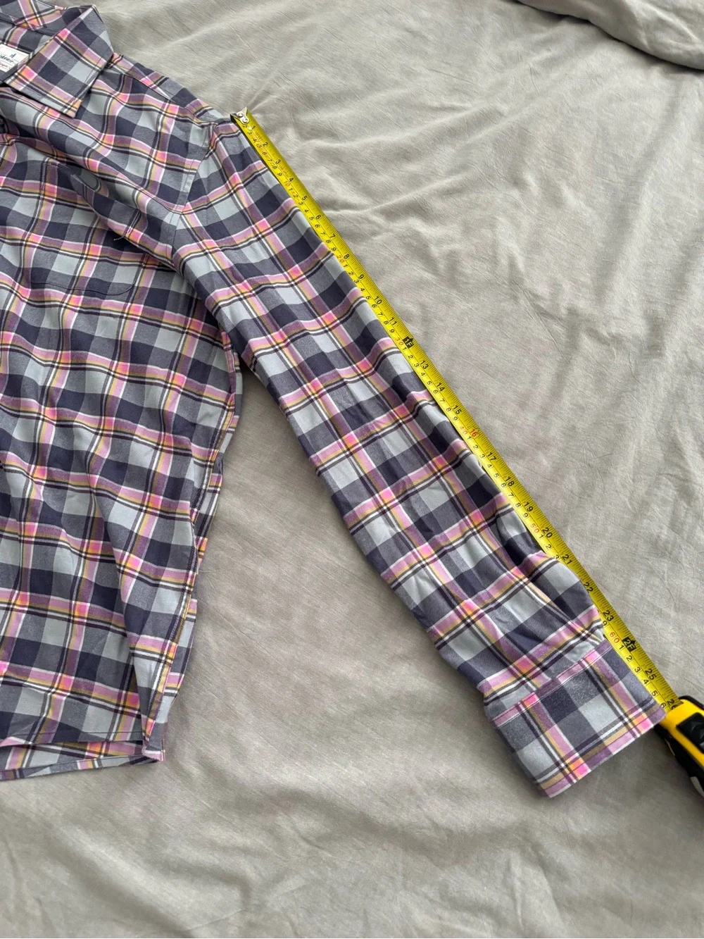 johnnie-O Hangin’ Out Untucked Hansel Button Down L/S Sport Shirt in Navy